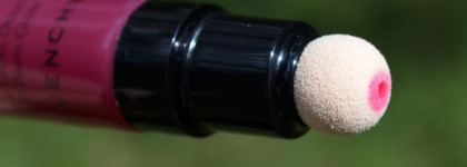 Новый любимец - просто лучший блеск-бальзам Givenchy Cushion Kiss Baume Gloss Douceur 02 Berry