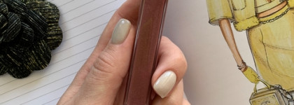 Обожать! Увлажняющий блеск для губ Chanel Rouge Coco Gloss в оттенке 119 Bourgeoisie