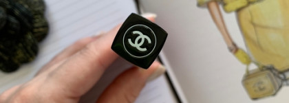 Обожать! Увлажняющий блеск для губ Chanel Rouge Coco Gloss в оттенке 119 Bourgeoisie