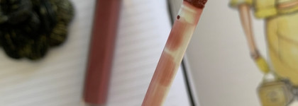 Обожать! Увлажняющий блеск для губ Chanel Rouge Coco Gloss в оттенке 119 Bourgeoisie