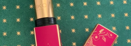 Помада Kiko Charming Escape Luxurious Shiny Lipstick в оттенке 06 Red Village