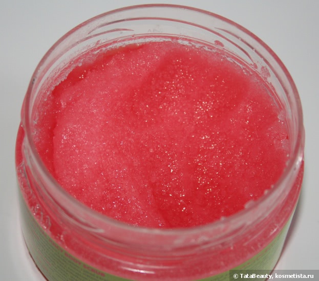 Летний скраб для тела Aroma Ritual Body Scrub Rhubarb and Strawberry от Dermacol