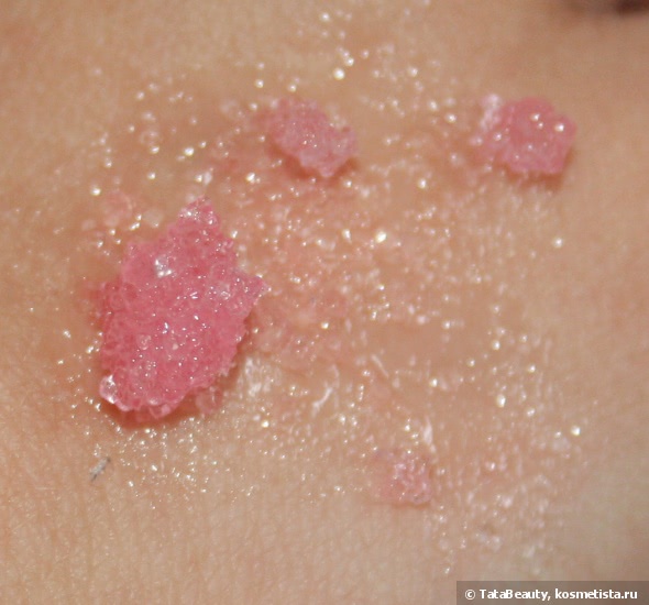 Летний скраб для тела Aroma Ritual Body Scrub Rhubarb and Strawberry от Dermacol