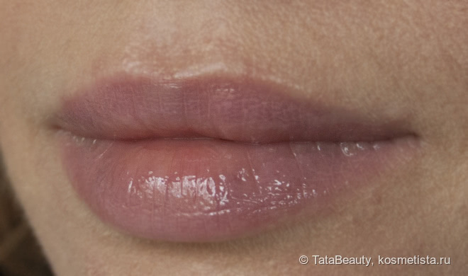 Любимый... Блеск для губ Instant Light Natural Lip Perfector в оттенке 01 Rose Shimmer от Clarins