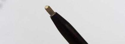 Карандаш для бровей Brow Arcade Automatic Eyebrow Pencil в оттенке 02 от Vivienne Sabo