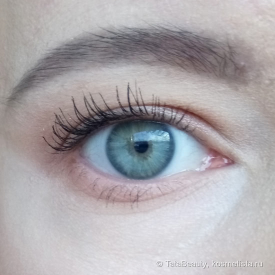 Тушь для ресниц Smokey Eye Mascara в чёрном (01) оттенке от Bobbi Brown