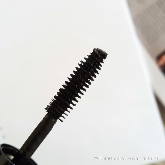 Тушь для ресниц Smokey Eye Mascara в чёрном (01) оттенке от Bobbi Brown