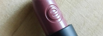 Помада Long-lasting lipstick в оттенке 06 Barely There от Essence