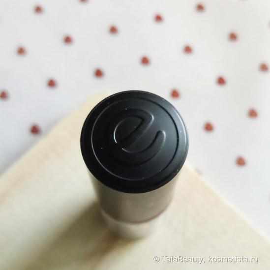 Помада Long-lasting lipstick в оттенке 06 Barely There от Essence