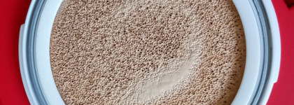 Тональная основа - кушон Candy Glow Cushion Strawberry SPF 50 в оттенке Ivory от Chupa Chups Cosmetics