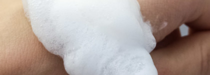 Очищающий мусс для умывания против акне от Biore