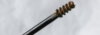 Гель для бровей Wonder'full Brow в оттенке 002 Medium от Rimmel