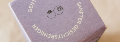 Гель для очищения кожи Blueberry Bounce Gentle Cleanser от Glow Recipe