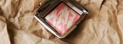 Любимые румяна Ambient Lighting Blush в оттенке Diffused heat от Hourglass