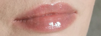 Ежевичное масло для губ Dewy Lip Oil в оттенке Blackberry от Divage