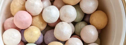 Их не видно, но они есть - метеориты Meteorites Light Revealing Pearls of Powder в оттенке 02 Cool / Rose от Guerlain