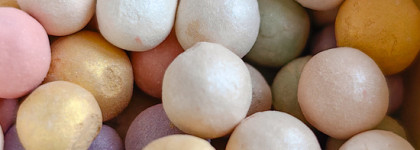 Их не видно, но они есть - метеориты Meteorites Light Revealing Pearls of Powder в оттенке 02 Cool / Rose от Guerlain