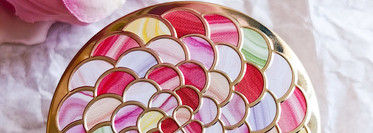 Их не видно, но они есть - метеориты Meteorites Light Revealing Pearls of Powder в оттенке 02 Cool / Rose от Guerlain
