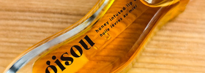 Очередной трендовый продукт из соц сетей - масло для губ Honey Infused Lip Oil в оттенке Honey Gold от Gisou