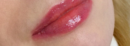 Тёмный мёд в блеске для губ Lip Treat в оттенке 10 Dark Honey от Dermacol