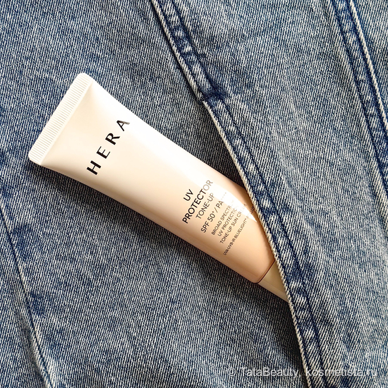 Модный эффект "влажной кожи" с UV Protector Toner- Up SPF 50+ / PA++++ от Hera