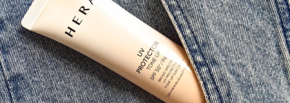 Модный эффект "влажной кожи" с UV Protector Toner- Up SPF 50+ / PA++++ от Hera