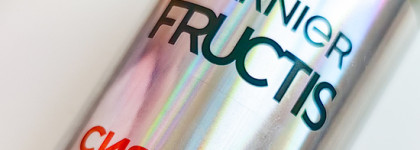 Зеркальный блеск без пушистости волос со спреем Fructis "Сияние и гладкость" от Garnier