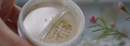 Обзор минеральной косметики: пудра и 5 рассыпчатых пигментов KM cosmetics