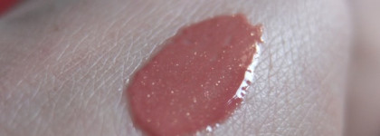 Весна Dior - продолжение следует с Ухаживающим блеском для губ с зеркальным эффектом Dior Addict Gloss Mirror Shine Volume And Care в оттенке #624 Mylord