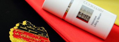 This is Deutsch. ArtDeco Skin Yoga Face Intensive Lifting Serum