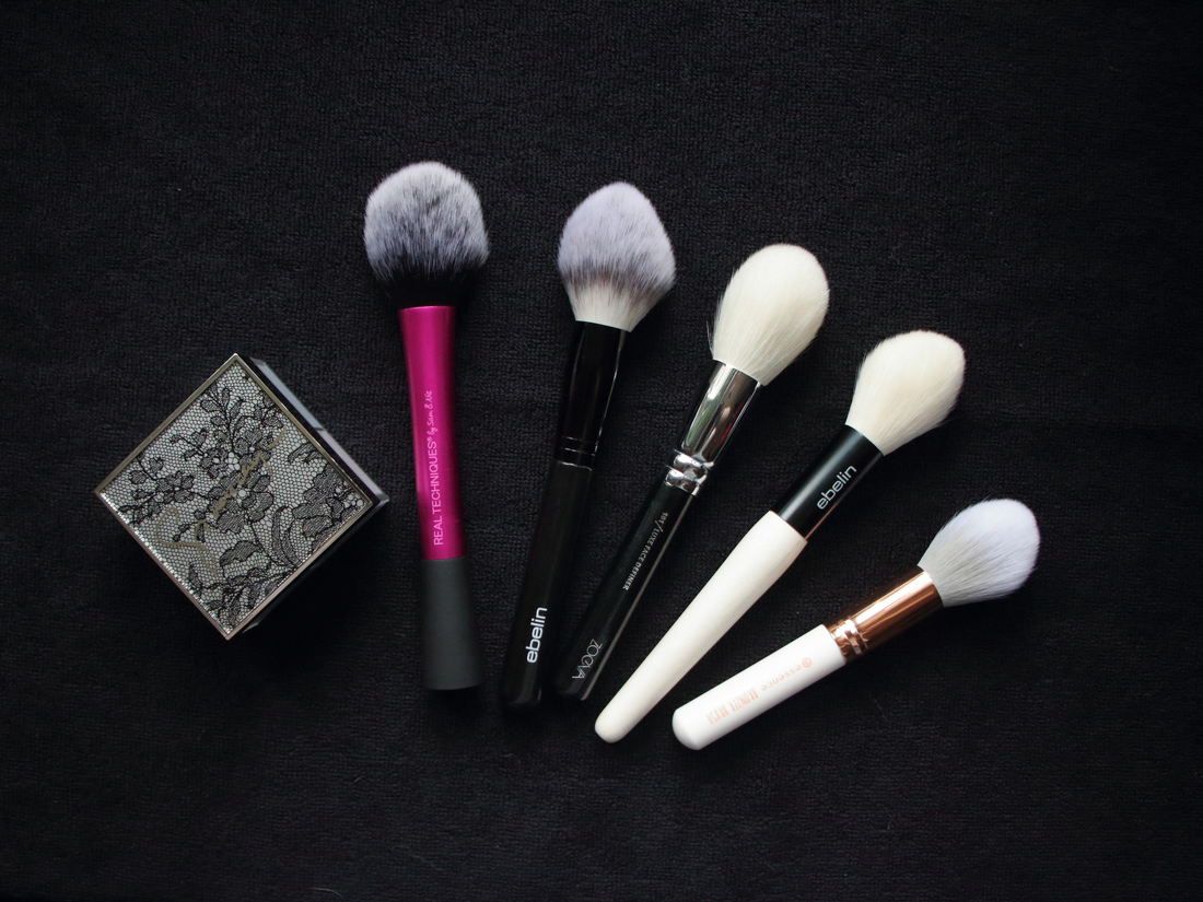 Сравнение (слева направо): RT blush brush, Ebelin Professional Puder-Pinsel, Zoeva 101 Luxe Face Definer, Ebelin Puder-Pinsel LE, Essence bronzer brush