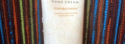 Корейские кремики для рук- Fascy Moisture bomb hand cream Violet и Missha Moist 24 hand cream manuka honey