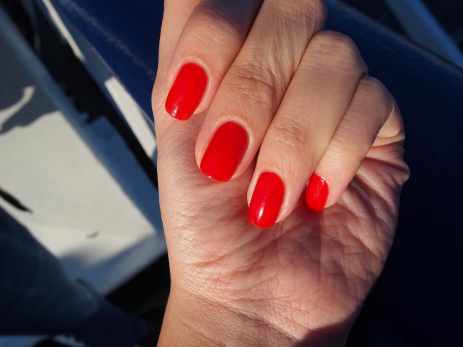 Карамель или муранское стекло на ногтях? Кому что больше нравится с Chanel Le Vernis Nail Gloss №530 Rouge Radical