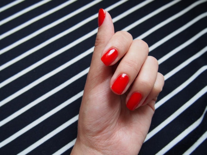 Карамель или муранское стекло на ногтях? Кому что больше нравится с Chanel Le Vernis Nail Gloss №530 Rouge Radical