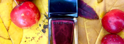 Волшебство на моих ногтях с лаком для ногтей из осенней коллекции Givenchy Midninght Skies Le Vernis Cosmic Night Limited Edition Couture Naile Color в оттенке №11 Cosmic night
