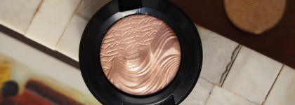 Повседневный нюд для любительниц натурального: MAC Extra Dimension Eyeshadow в оттенке A natural flirt