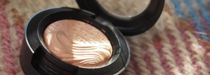 Повседневный нюд для любительниц натурального: MAC Extra Dimension Eyeshadow в оттенке A natural flirt