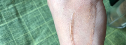 Палочка-выручалочка на лето - Ультралегкий флюид Chanel Les Beiges Eau de teint в оттенке Medium