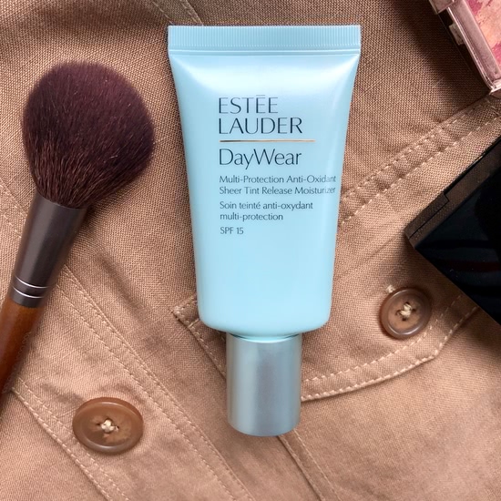 Крем с тональным эффектом Estée Lauder DayWear - понравился ли моей комбинированной коже?