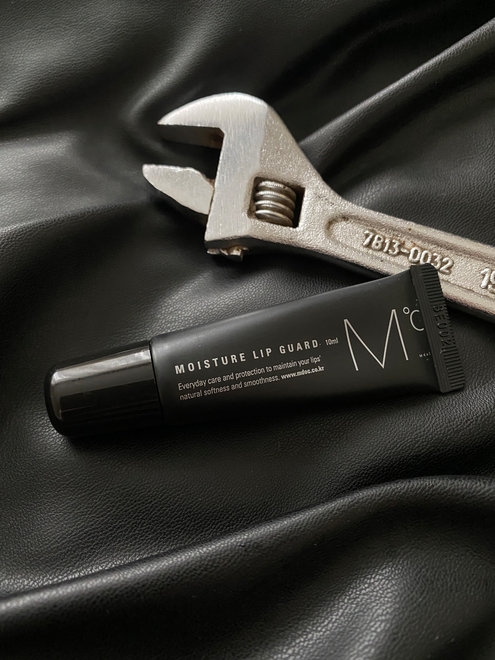 Мужская косметика для нежных женских губ: MdoC Moisture lip guard ...