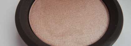 Becca Shimmering Skin Perfector Pressed in Opal