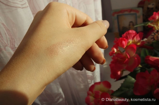 Becca Shimmering Skin Perfector Pressed in Opal