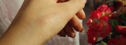 Becca Shimmering Skin Perfector Pressed in Opal