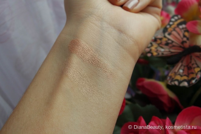 Becca Shimmering Skin Perfector Pressed in Opal