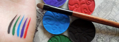 Цветная подводка Color aqua liner от Just. Хотите стать тропической птичкой?