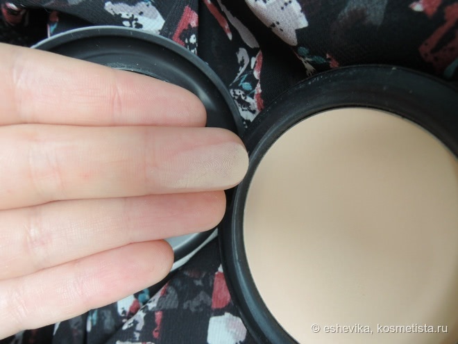 Пудра Select Sheer Pressed NC15 от MAC