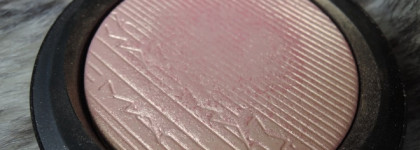 Хайлайтер Beaming Blush от Mac Extra Dimension Skinfinish
