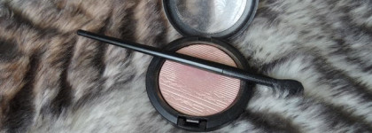 Хайлайтер Beaming Blush от Mac Extra Dimension Skinfinish