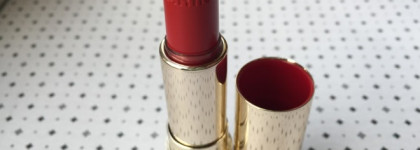 Clarins Joli Rouge в оттенке 742 или красных помад не бывает много