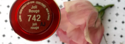 Clarins Joli Rouge в оттенке 742 или красных помад не бывает много